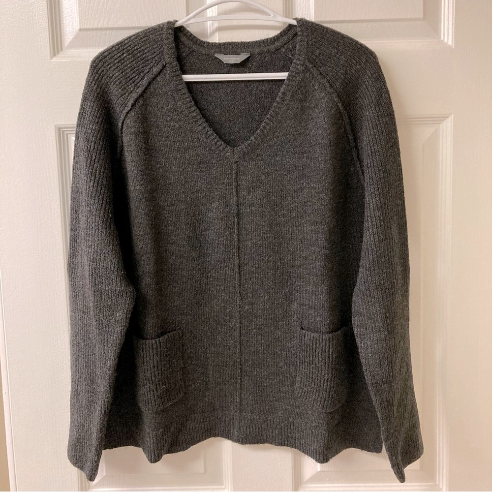 V-neck Sweater sz M